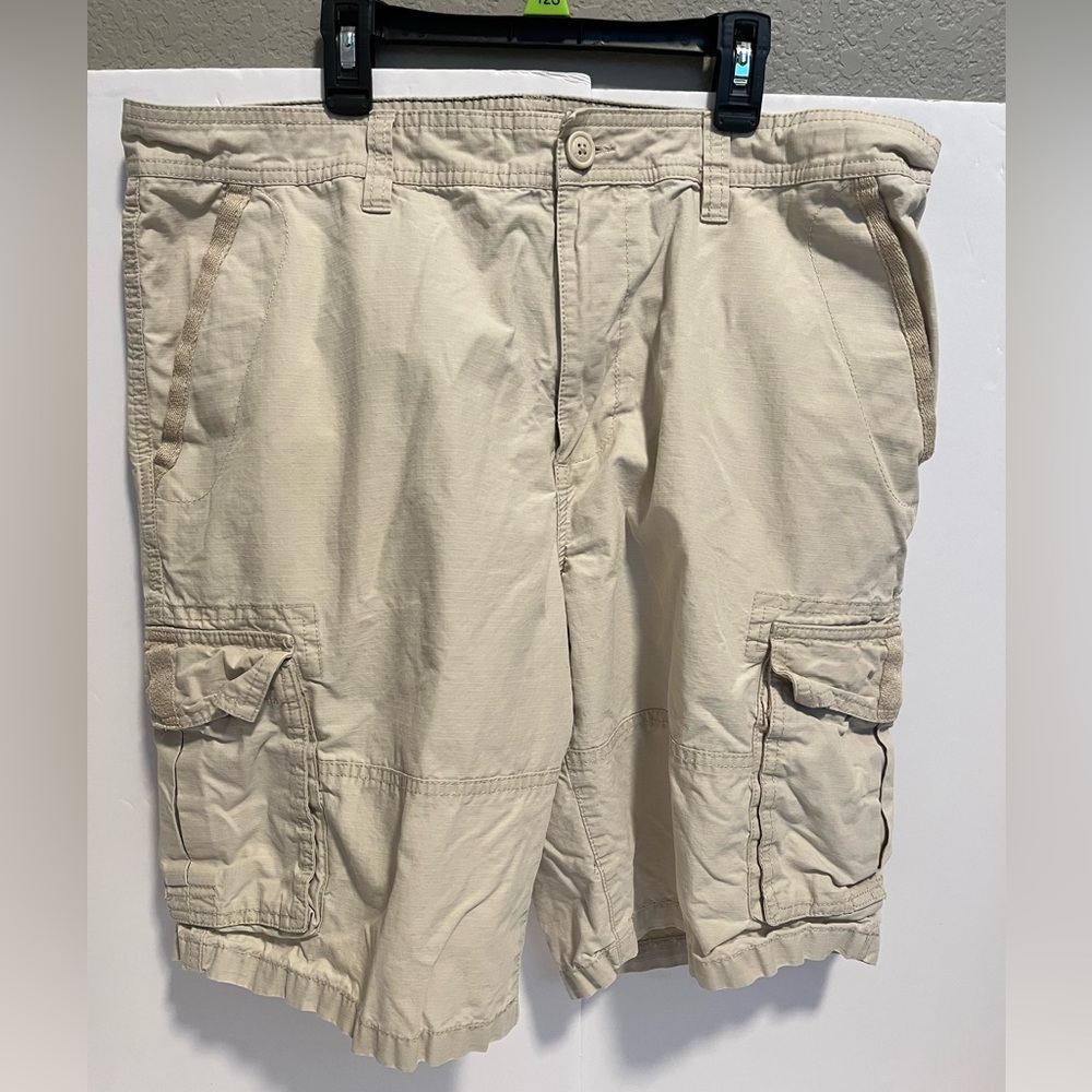 Tommy Hilfiger Men”s Beige 6 Pockets Outdoor Utility  Cargo Shorts Size 36